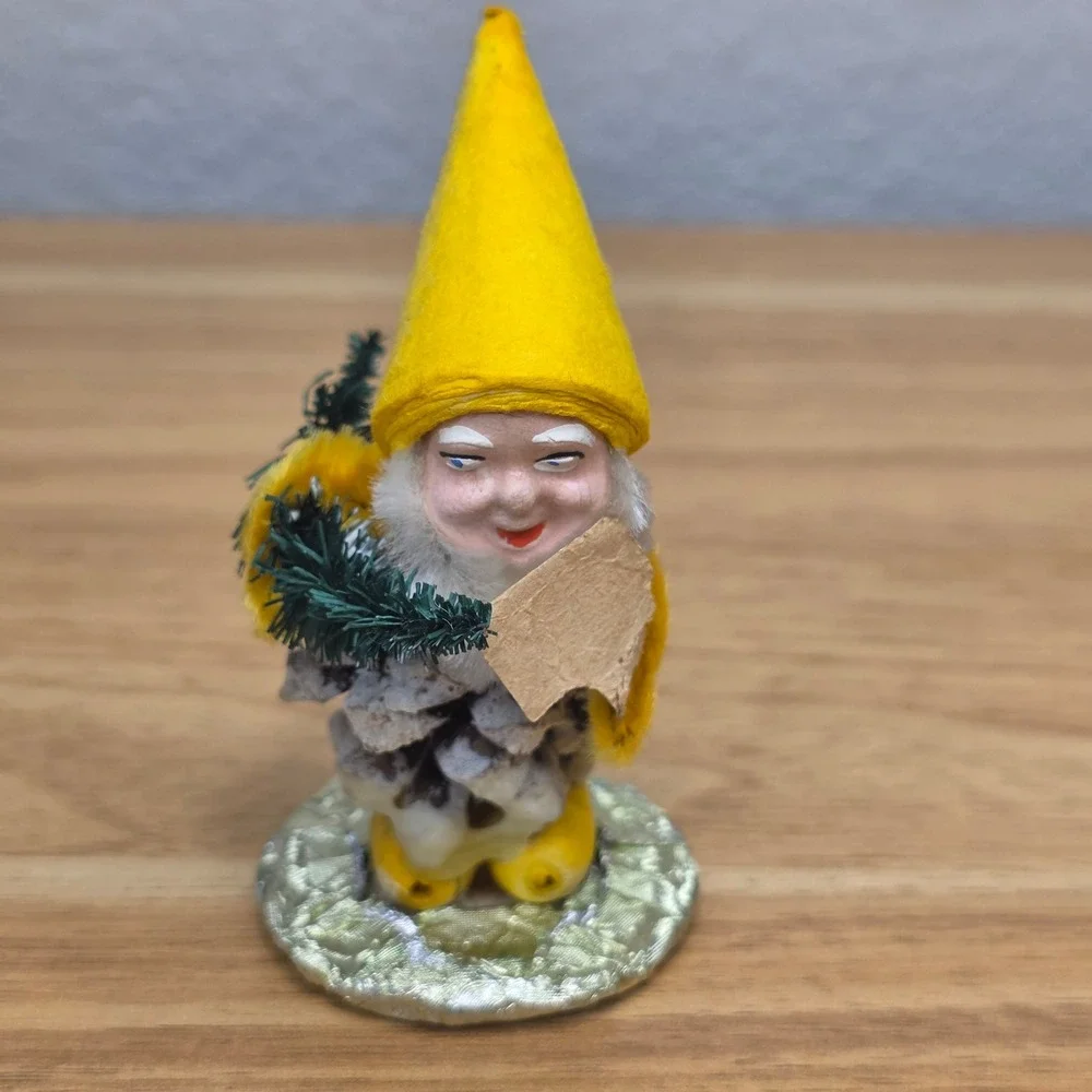 Vtg Pine Cone Gnome Christmas Elves Dwarfs Figures Pipe Cleaners Set of 4 Japan